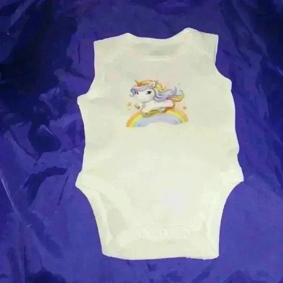 NWOT - Handmade White New Born Bodysuit - Unicorn Running Over A Rainbow - Picture 2 of 5